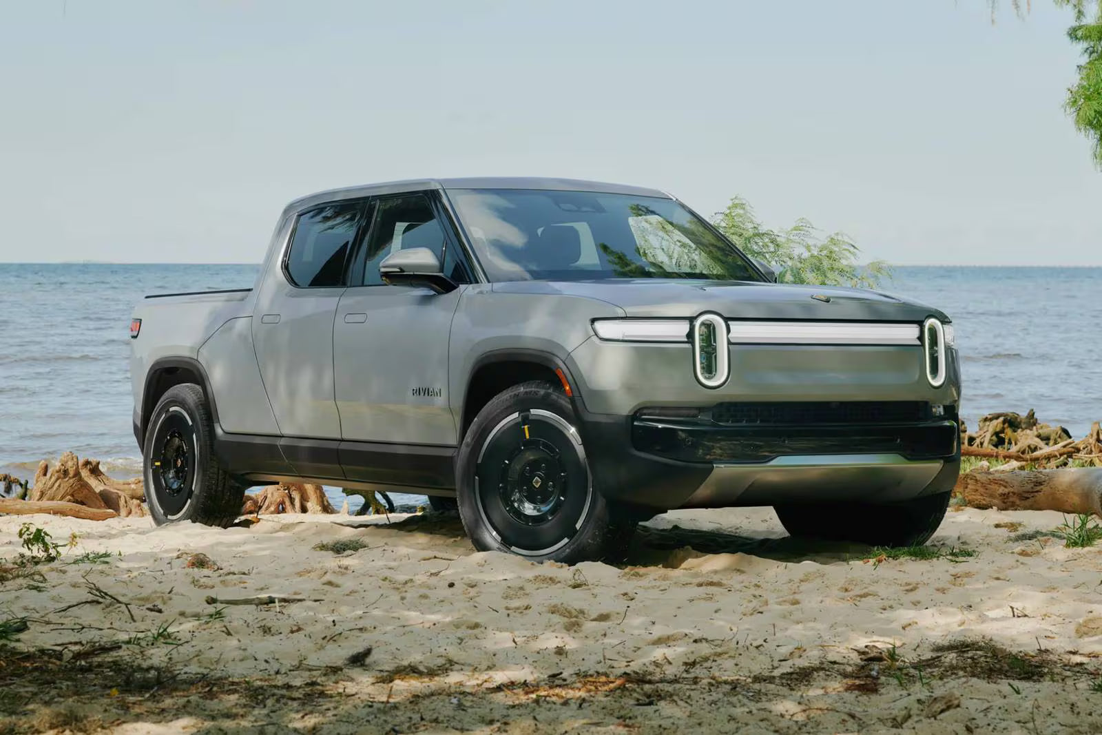 Rivian Faces a Critical Test with the Affordable R2 After 2025 Sales Dip
